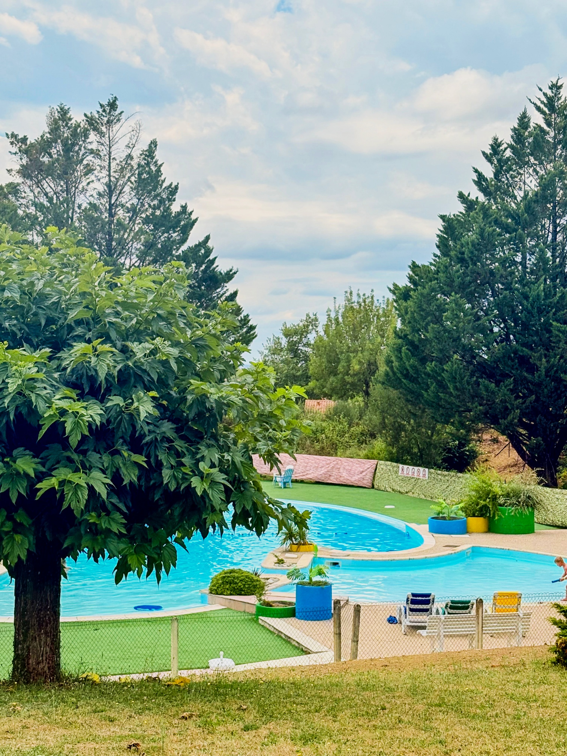 coin piscine camping le faillal